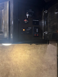 Used 2019 Platinum 5 Horse Reverse Load Platinum Living Quarters Horse Trailer