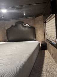 Used 2019 Platinum 5 Horse Reverse Load Platinum Living Quarters Horse Trailer