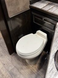 Used 2019 Platinum 5 Horse Reverse Load Platinum Living Quarters Horse Trailer