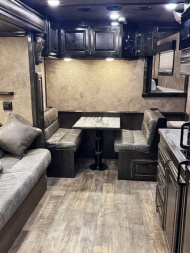 Used 2019 Platinum 5 Horse Reverse Load Platinum Living Quarters Horse Trailer