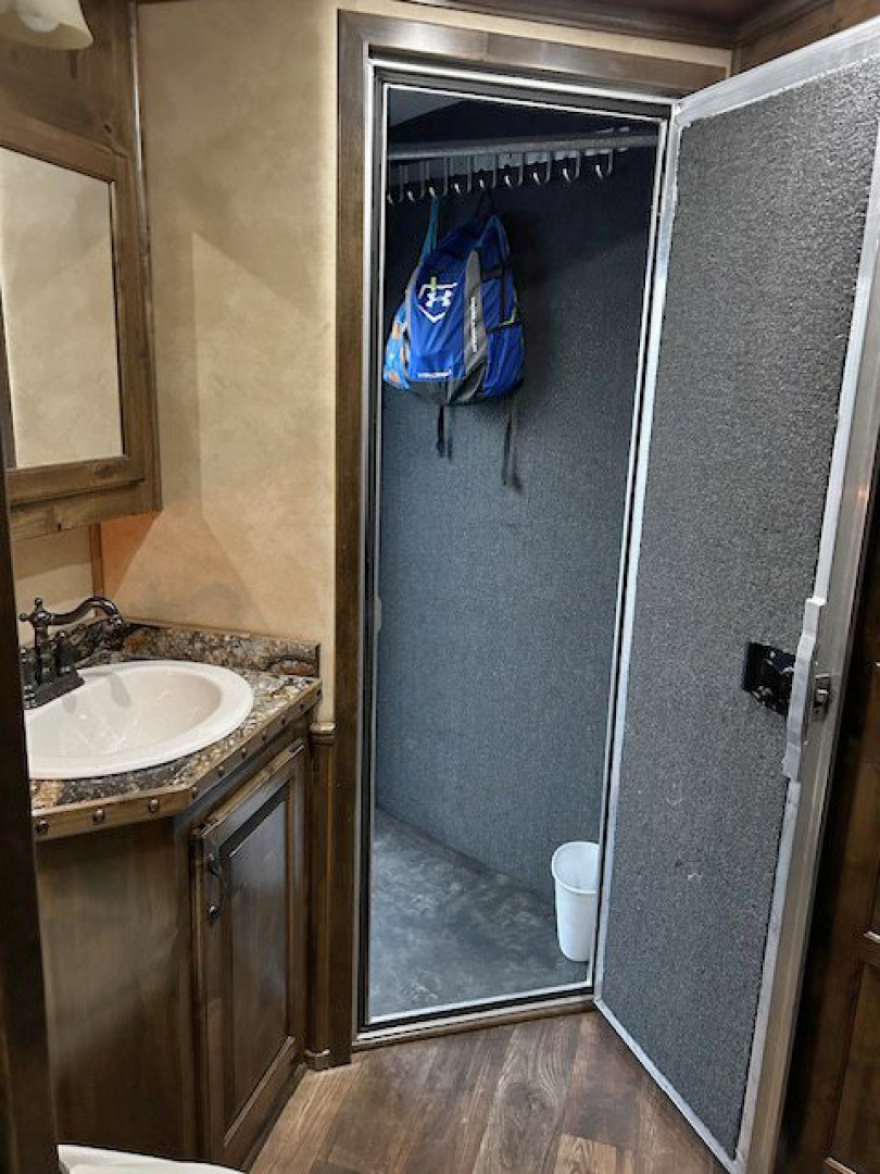 Used 2014 Elite 4 Horse Living Quarters Horse Trailer