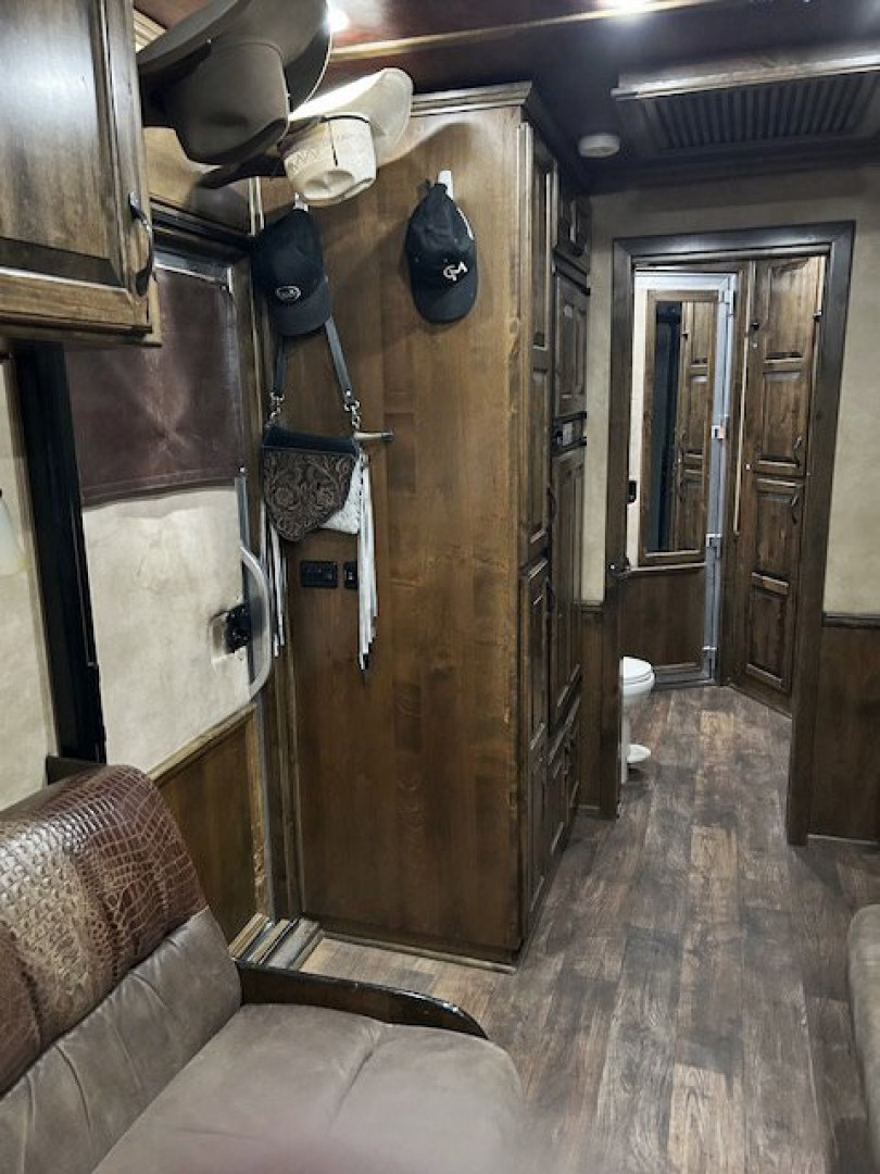 Used 2014 Elite 4 Horse Living Quarters Horse Trailer