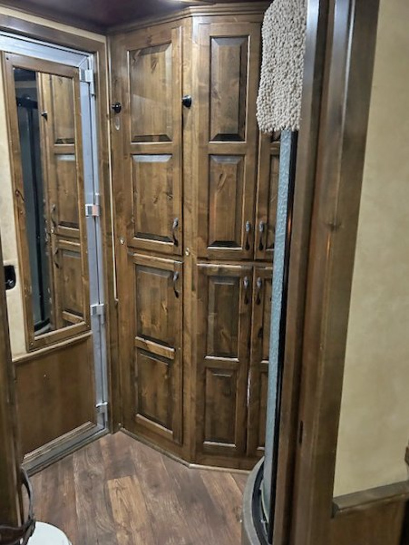 Used 2014 Elite 4 Horse Living Quarters Horse Trailer