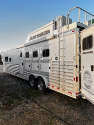 Used 2014 Elite 4 Horse Living Quarters Horse Trailer