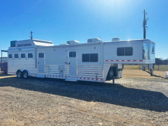 Used 2014 Elite 4 Horse Living Quarters Horse Trailer