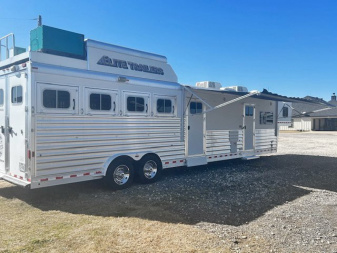 Used 2014 Elite 4 Horse Living Quarters Horse Trailer