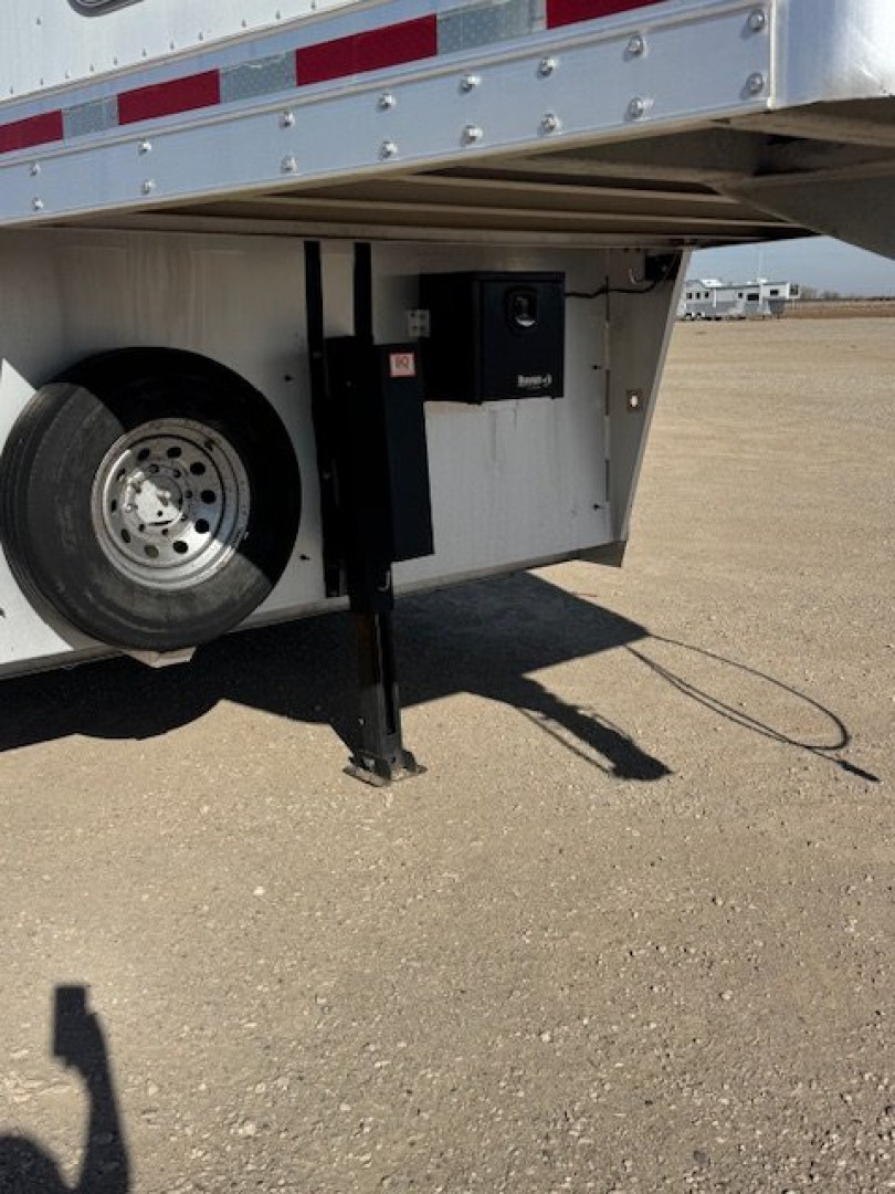 Used 2002 4 Horse C&C Living Quarters Horse Trailer