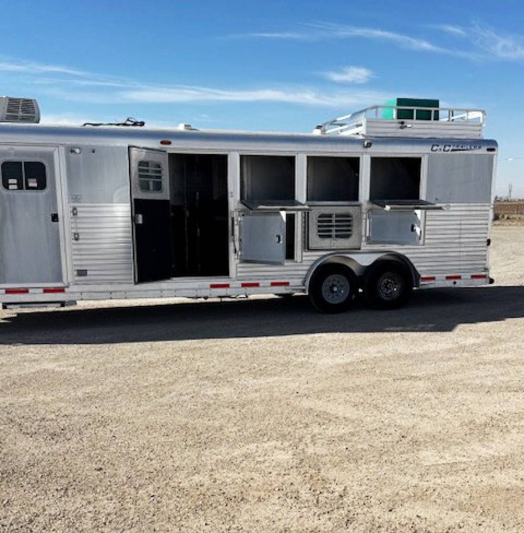 Used 2002 4 Horse C&C Living Quarters Horse Trailer