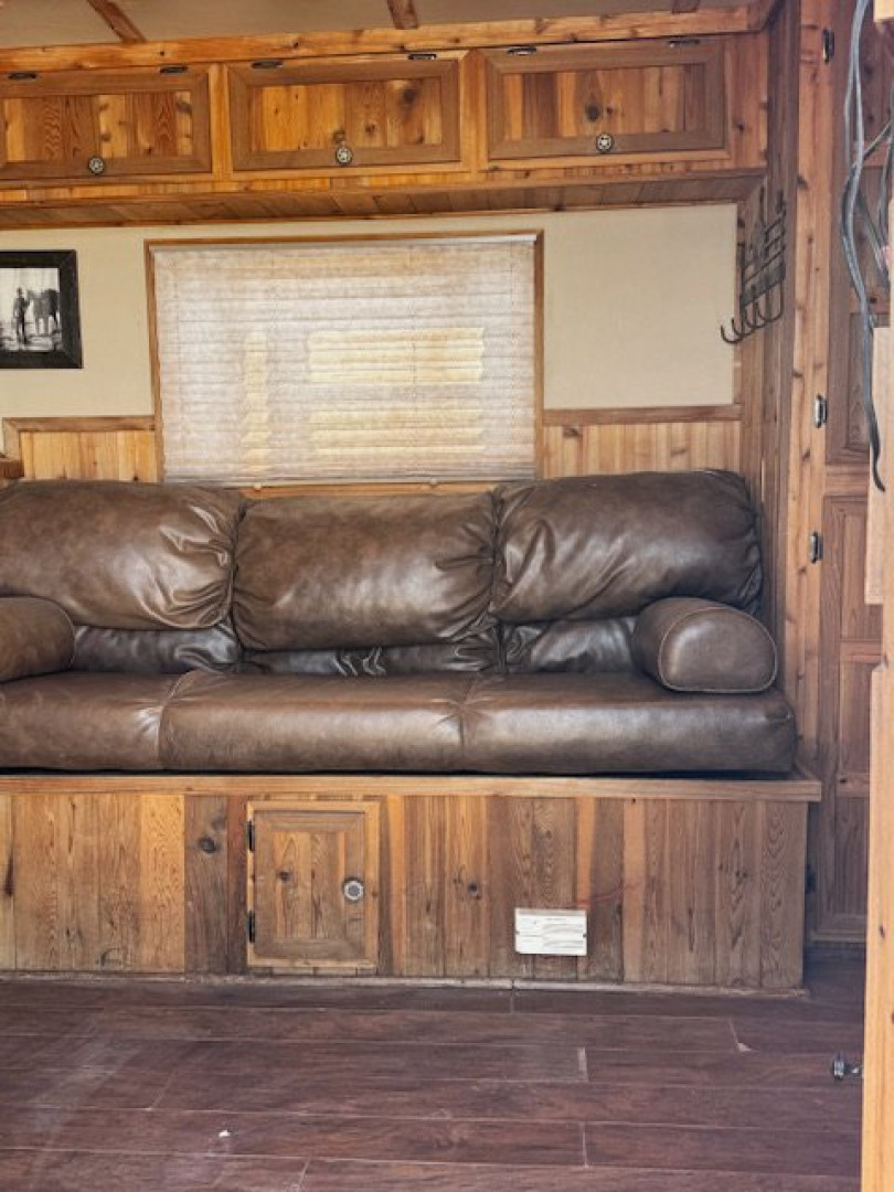 Used 2002 4 Horse C&C Living Quarters Horse Trailer