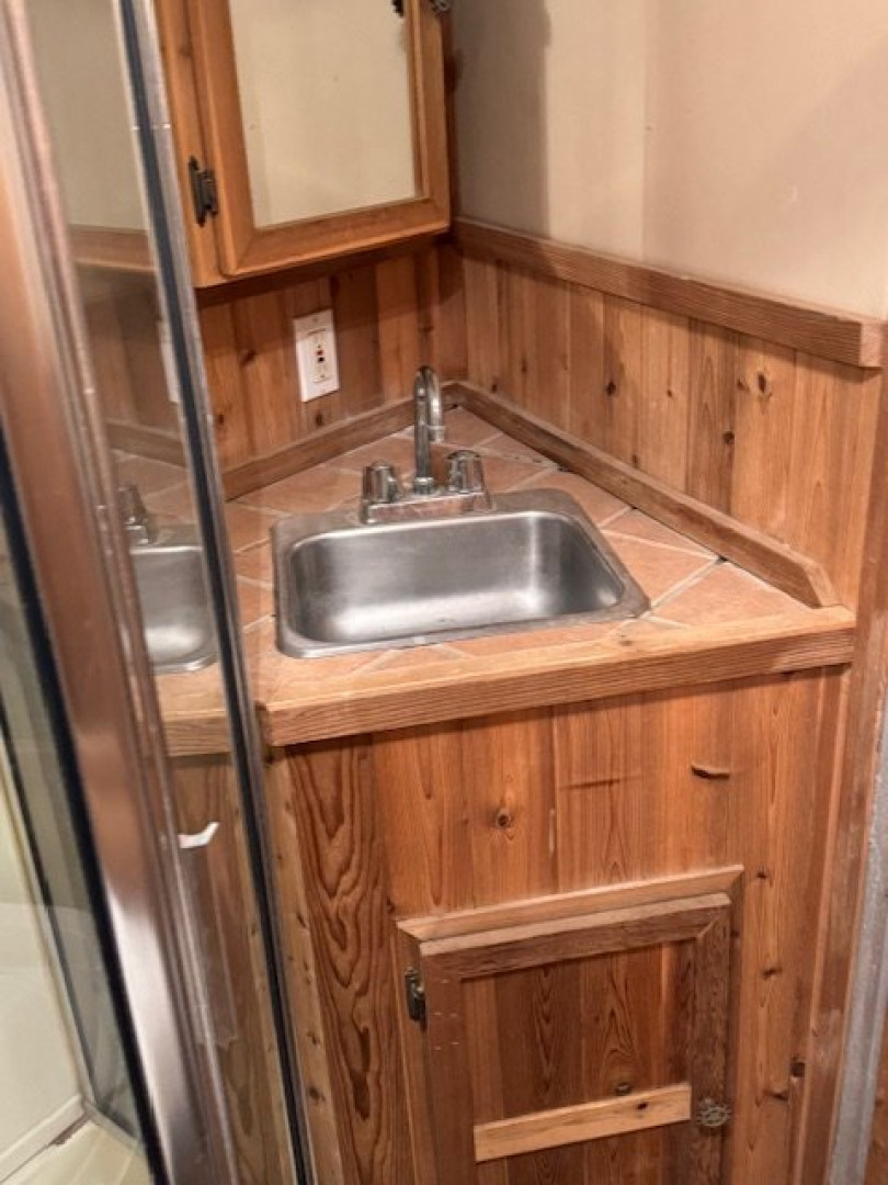 Used 2002 4 Horse C&C Living Quarters Horse Trailer