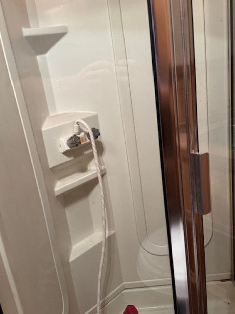 Used 2002 4 Horse C&C Living Quarters Horse Trailer