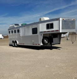 Used 2002 4 Horse C&C Living Quarters Horse Trailer