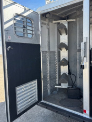 Used 2002 4 Horse C&C Living Quarters Horse Trailer