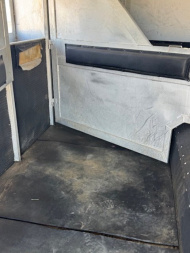 Used 2002 4 Horse C&C Living Quarters Horse Trailer