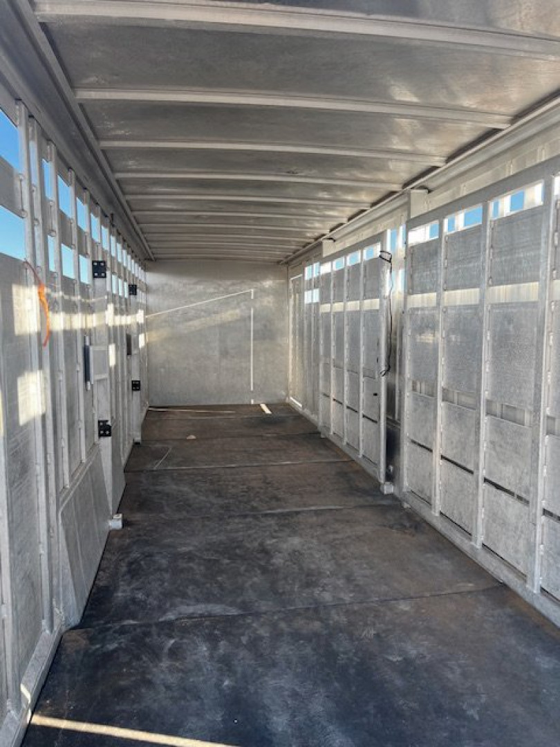 Used 2018 Featherlite 28' Stock Combo Trailer