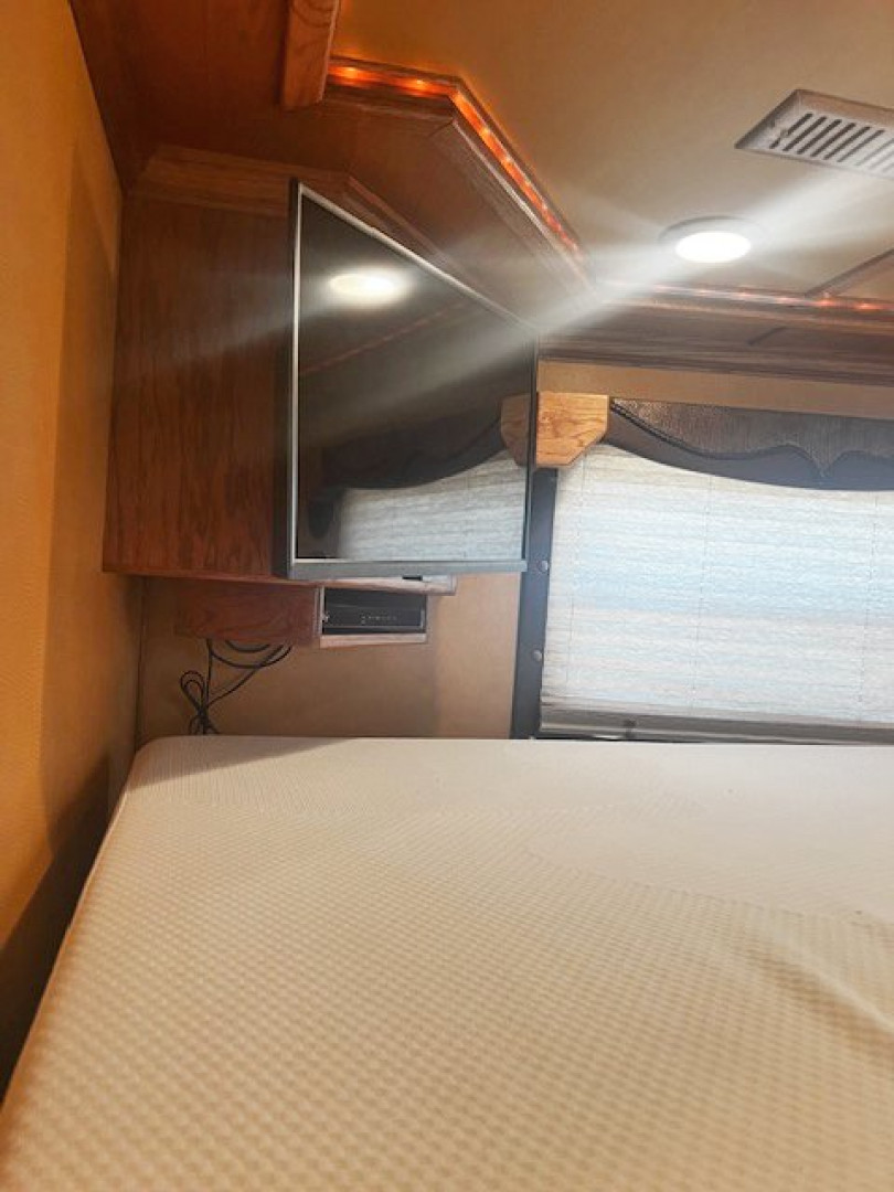 Used 2007 Bloomer 3 Horse Living Quarters Horse Trailer