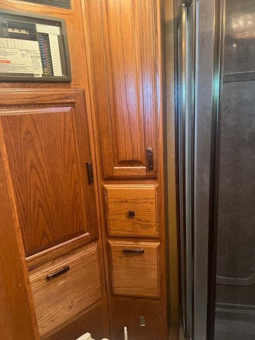 Used 2007 Bloomer 3 Horse Living Quarters Horse Trailer