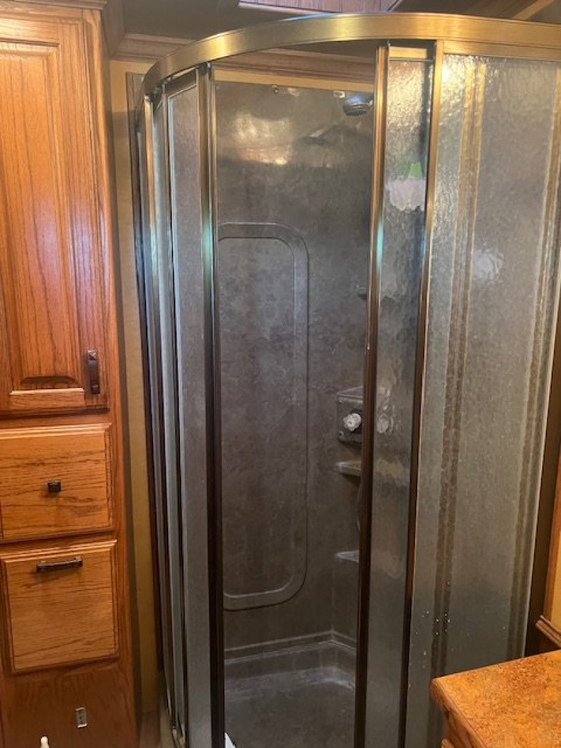 Used 2007 Bloomer 3 Horse Living Quarters Horse Trailer