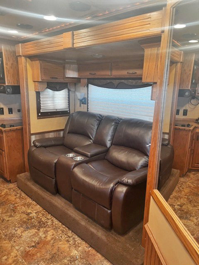 Used 2007 Bloomer 3 Horse Living Quarters Horse Trailer