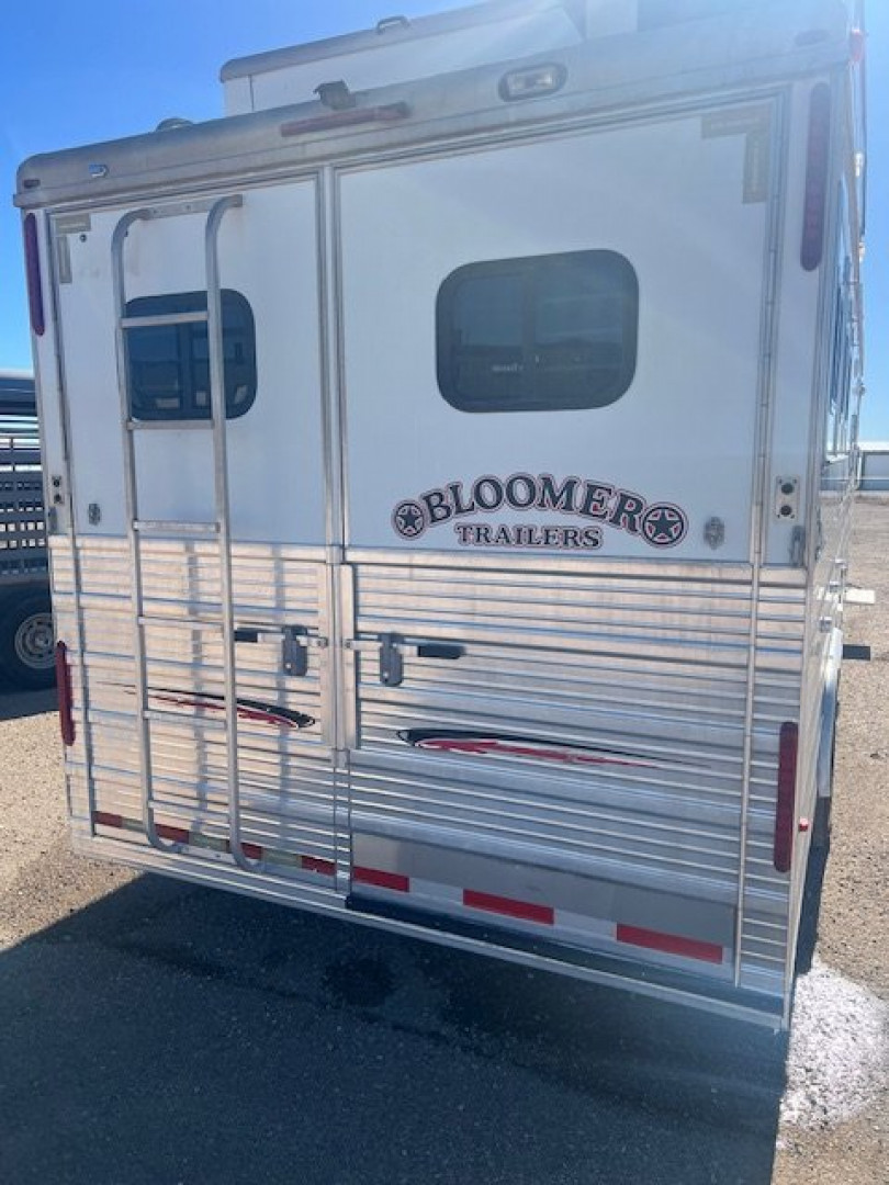 Used 2007 Bloomer 3 Horse Living Quarters Horse Trailer