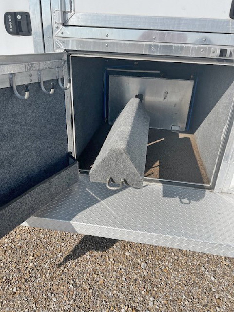 Used 2017 Zanetti One Horse Inline Trailer