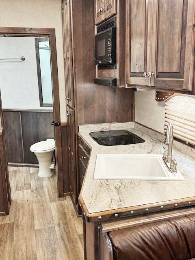Used 2023 4-Star P/C Load 4 Horse Living Quarters Horse Trailer