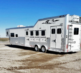 Used 2023 4-Star P/C Load 4 Horse Living Quarters Horse Trailer