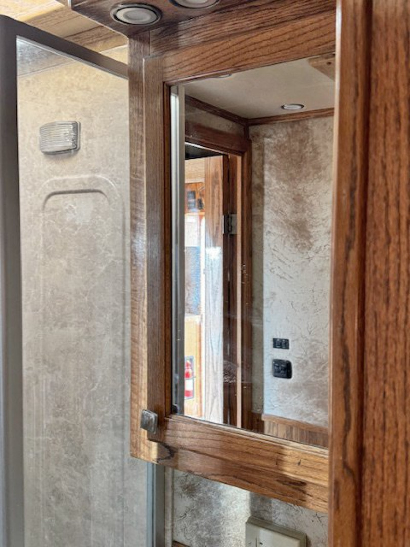 Used 2006 Platinum 4 Horse Living Quarters Horse Trailer