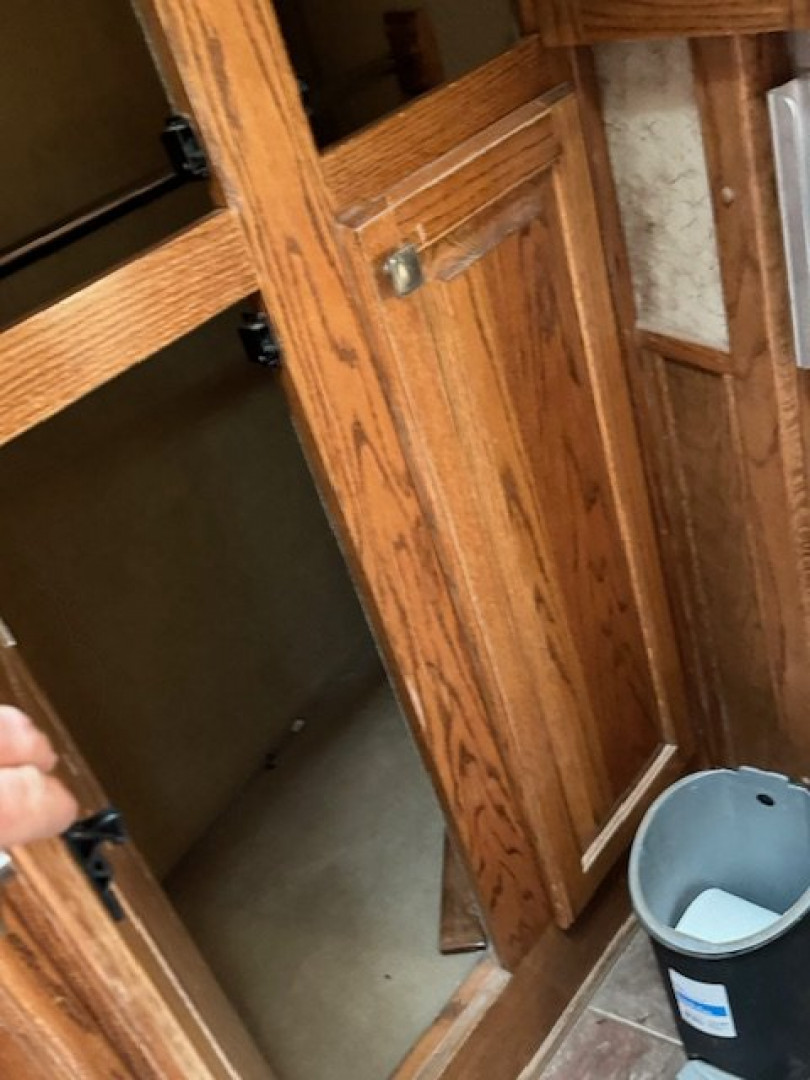 Used 2006 Platinum 4 Horse Living Quarters Horse Trailer