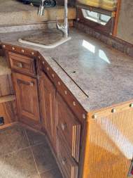 Used 2006 Platinum 4 Horse Living Quarters Horse Trailer