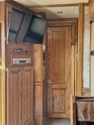 Used 2006 Platinum 4 Horse Living Quarters Horse Trailer