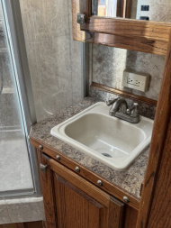 Used 2006 Platinum 4 Horse Living Quarters Horse Trailer