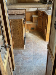 Used 2006 Platinum 4 Horse Living Quarters Horse Trailer