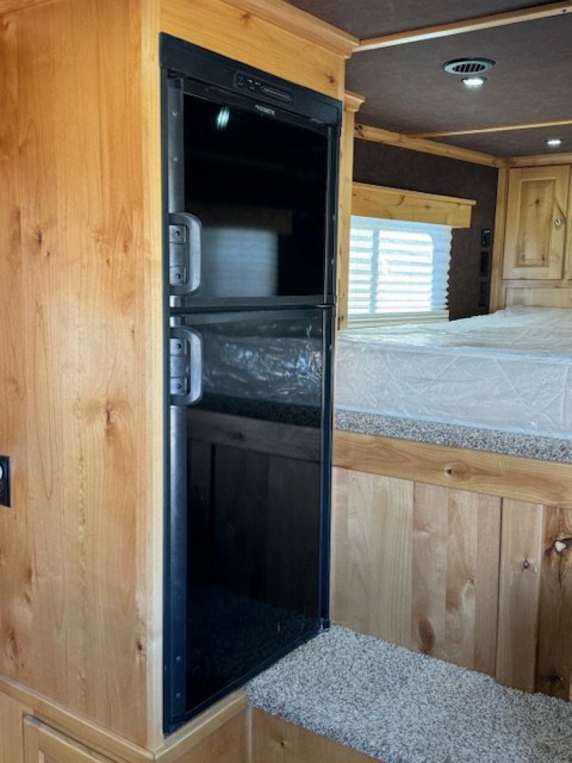 Used 2019 Logan Coach 4 Horse P/C Load Living Quarter Horse Trailer