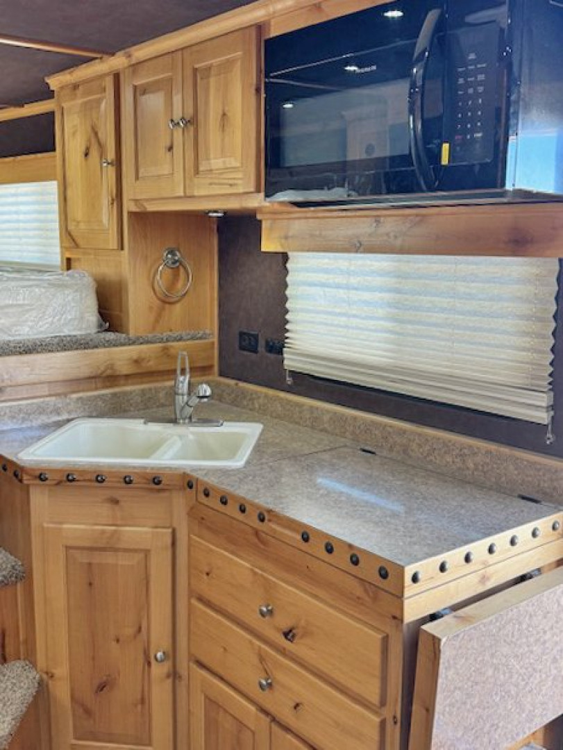 Used 2019 Logan Coach 4 Horse P/C Load Living Quarter Horse Trailer