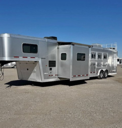 Used 2019 Logan Coach 4 Horse P/C Load Living Quarter Horse Trailer