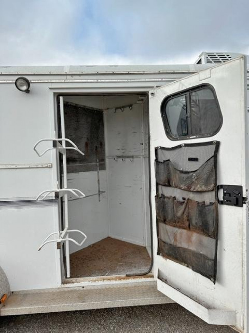 Used 2000 3 Horse Trails West Horse Trailer