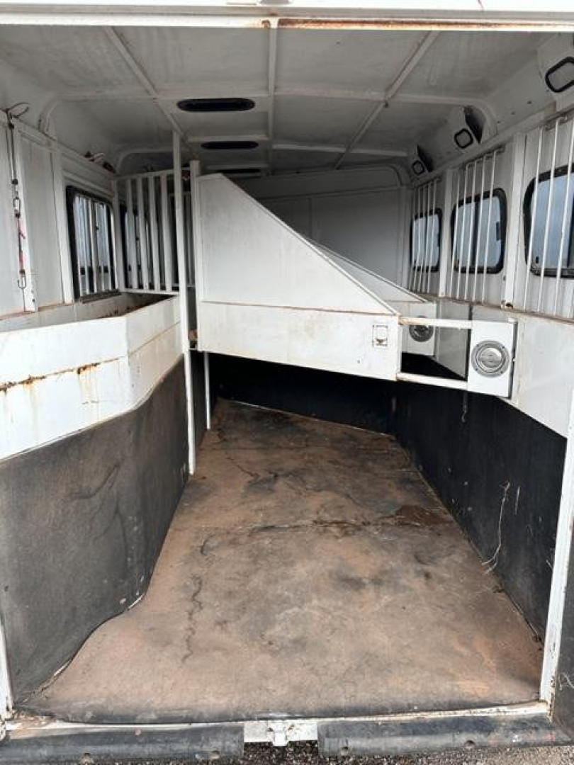 Used 2000 3 Horse Trails West Horse Trailer