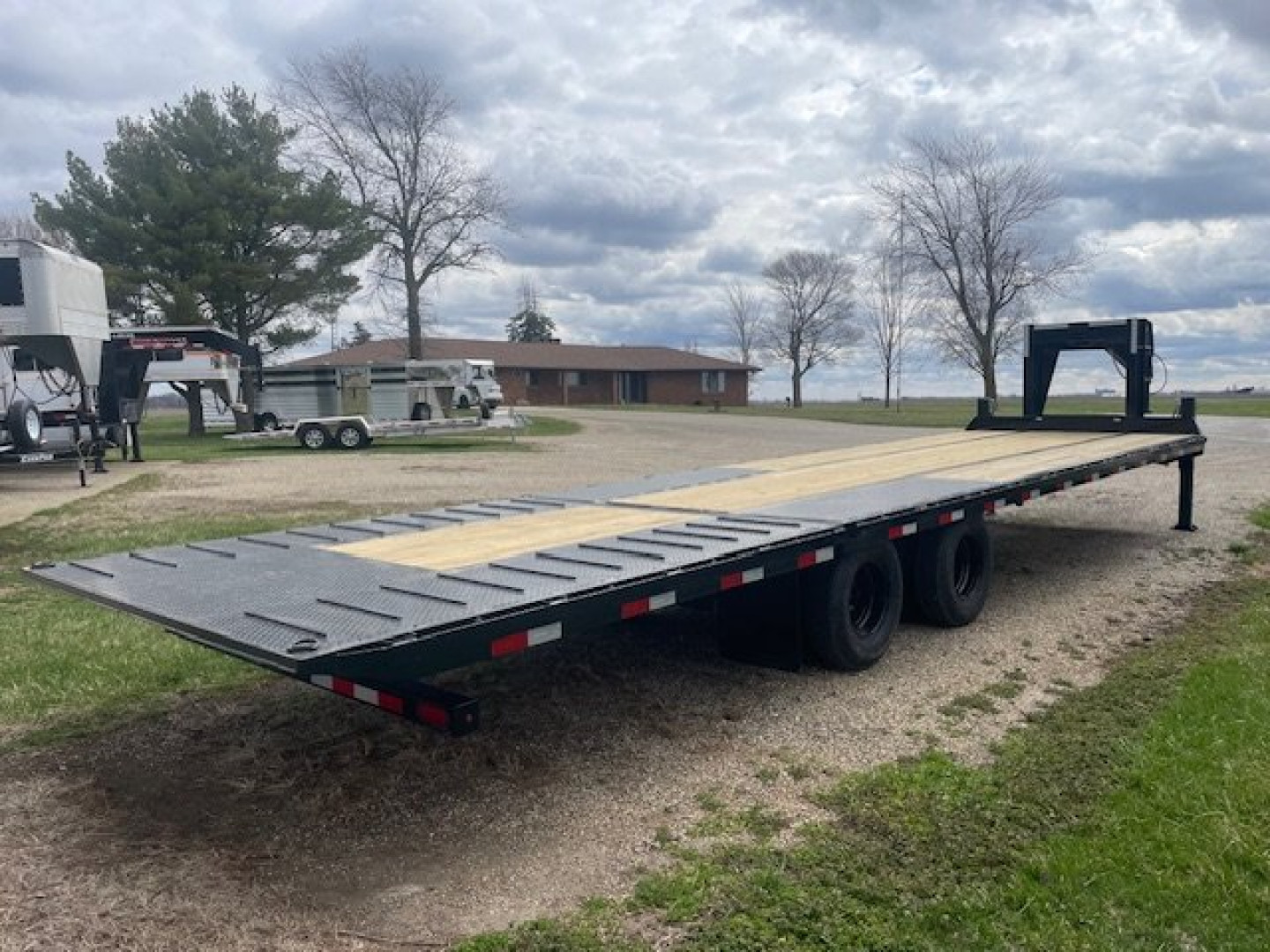 New 2025 Trailerman Hydraulic Dove Deckover Trailer (23+9)