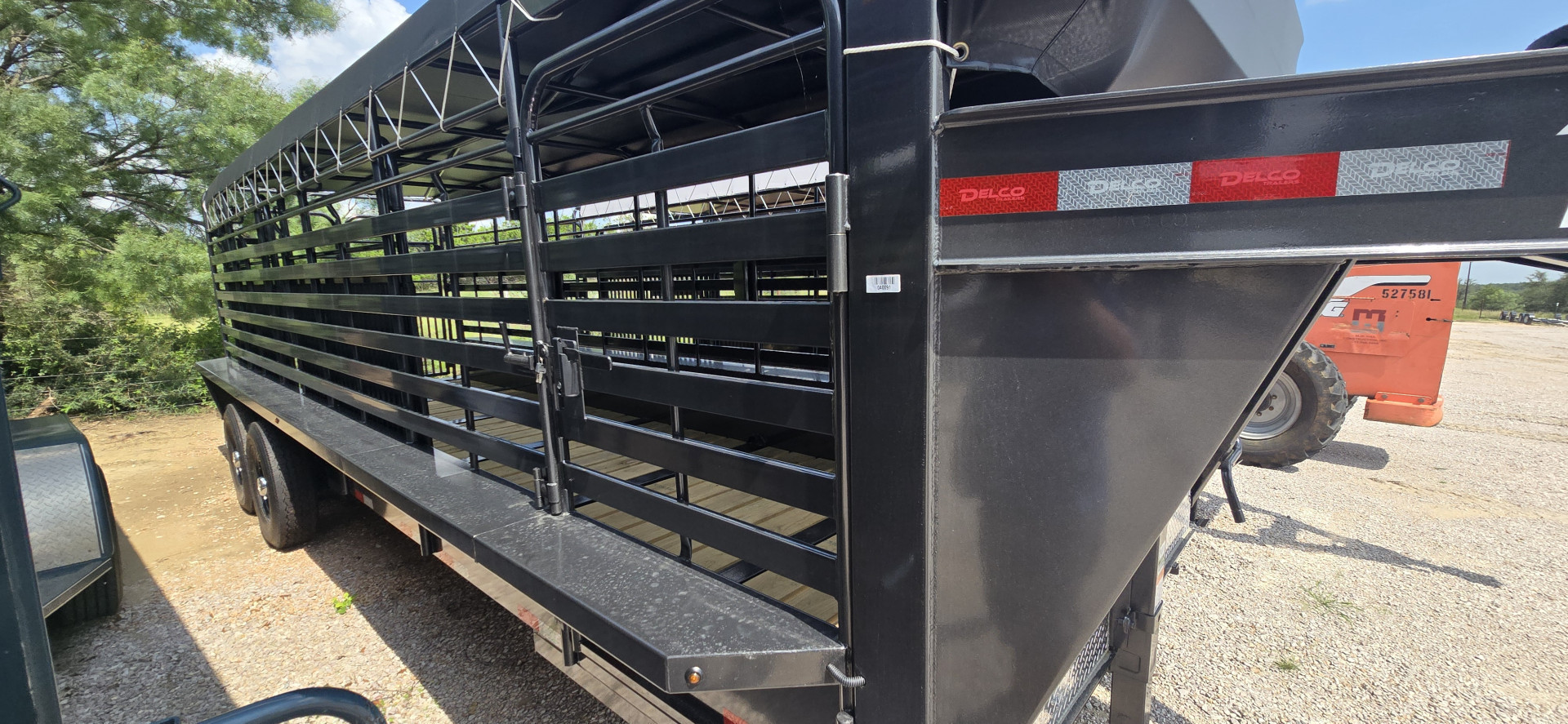 New 2025 Delco - Gooseneck Livestock Trailer 6'8 X 24'