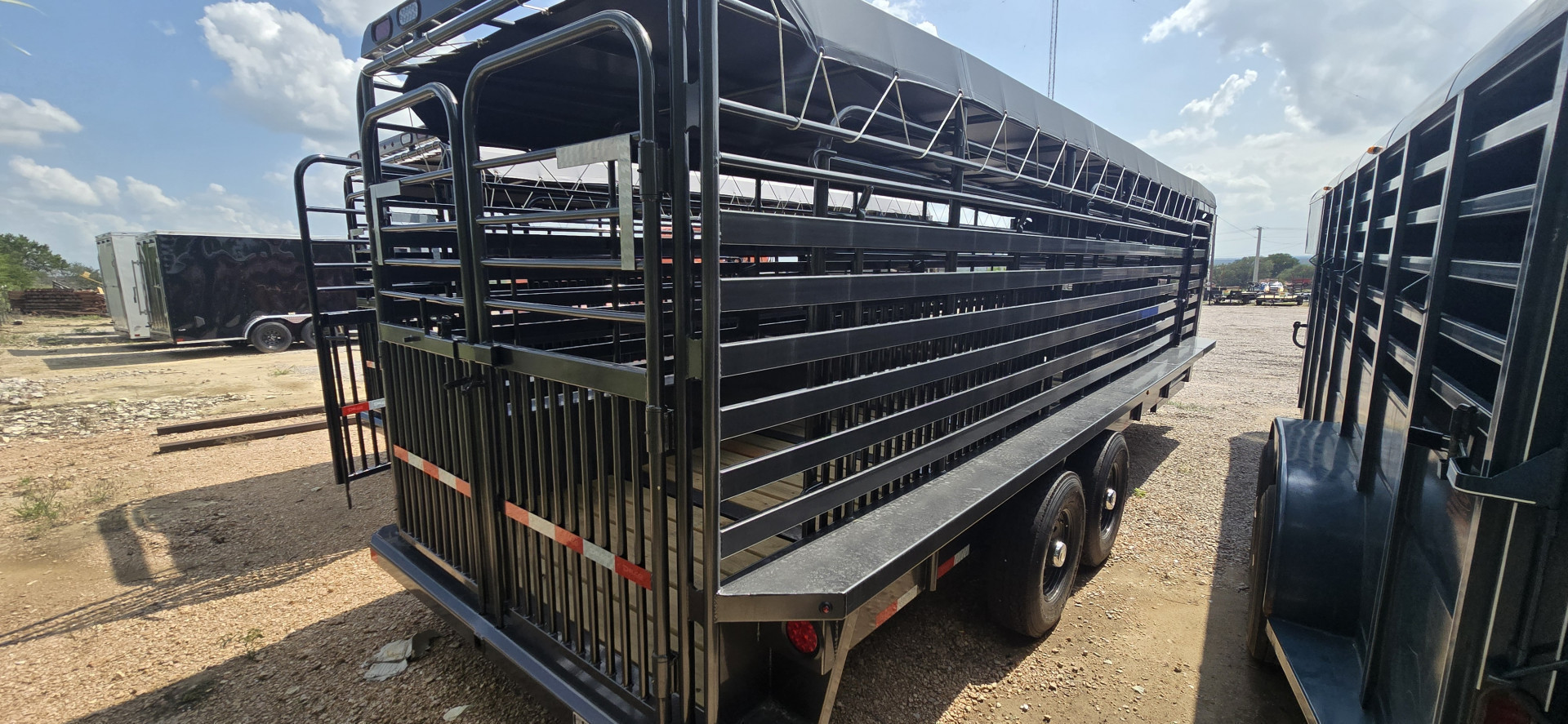 New 2025 Delco - Gooseneck Livestock Trailer 6'8 X 24'