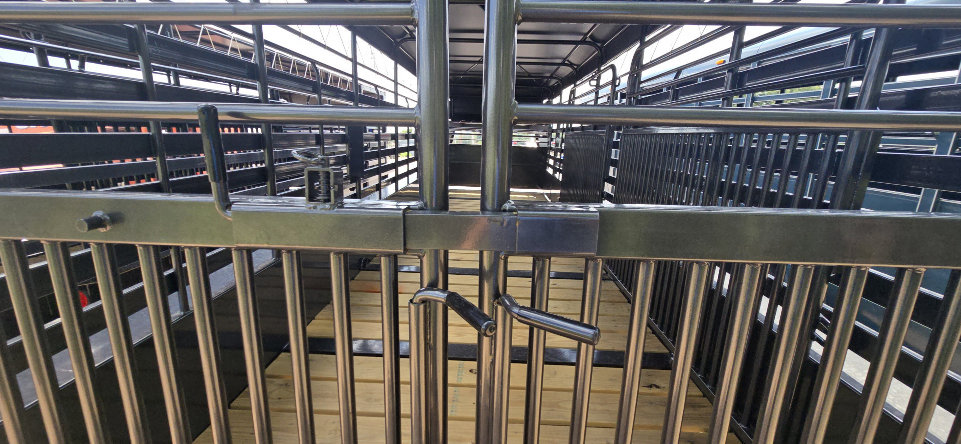 New 2025 Delco - Gooseneck Livestock Trailer 6'8 X 24'