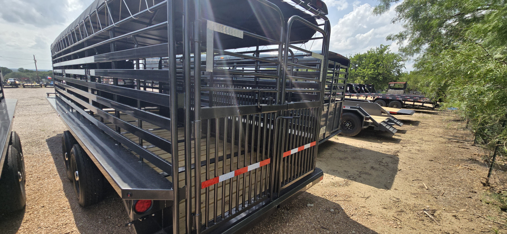 New 2025 Delco - Gooseneck Livestock Trailer 6'8 X 24'