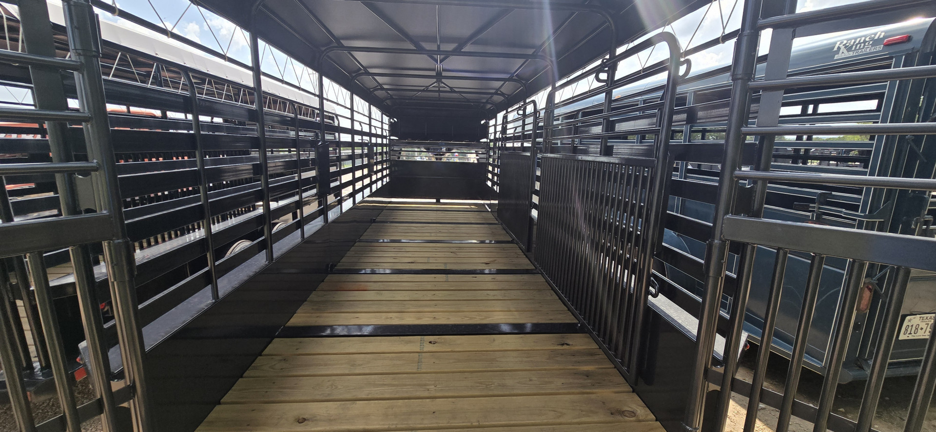 New 2025 Delco - Gooseneck Livestock Trailer 6'8 X 24'