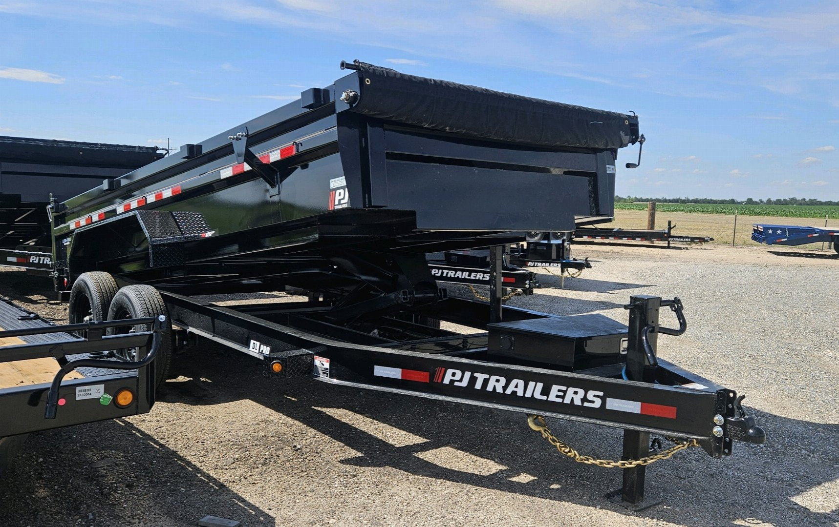 New 2025 PJ TRAILERS 83 in. x 16' Low Pro (DL) Dump Trailer