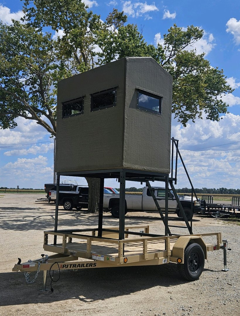 New 2025 PJ 77" x 10' Utility Trailer w/Blind & Tower