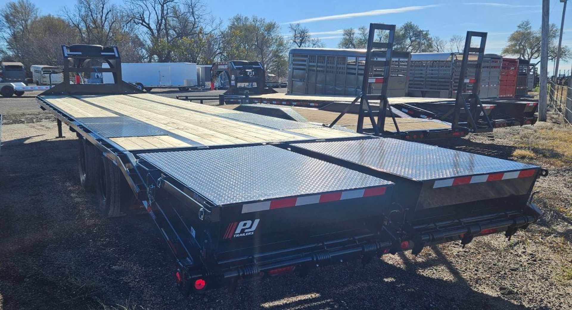 New 2025 PJ TRAILERS 102" x 34' Low-Pro Flatdeck with 12K Duals (LD) Flatbed Trailer