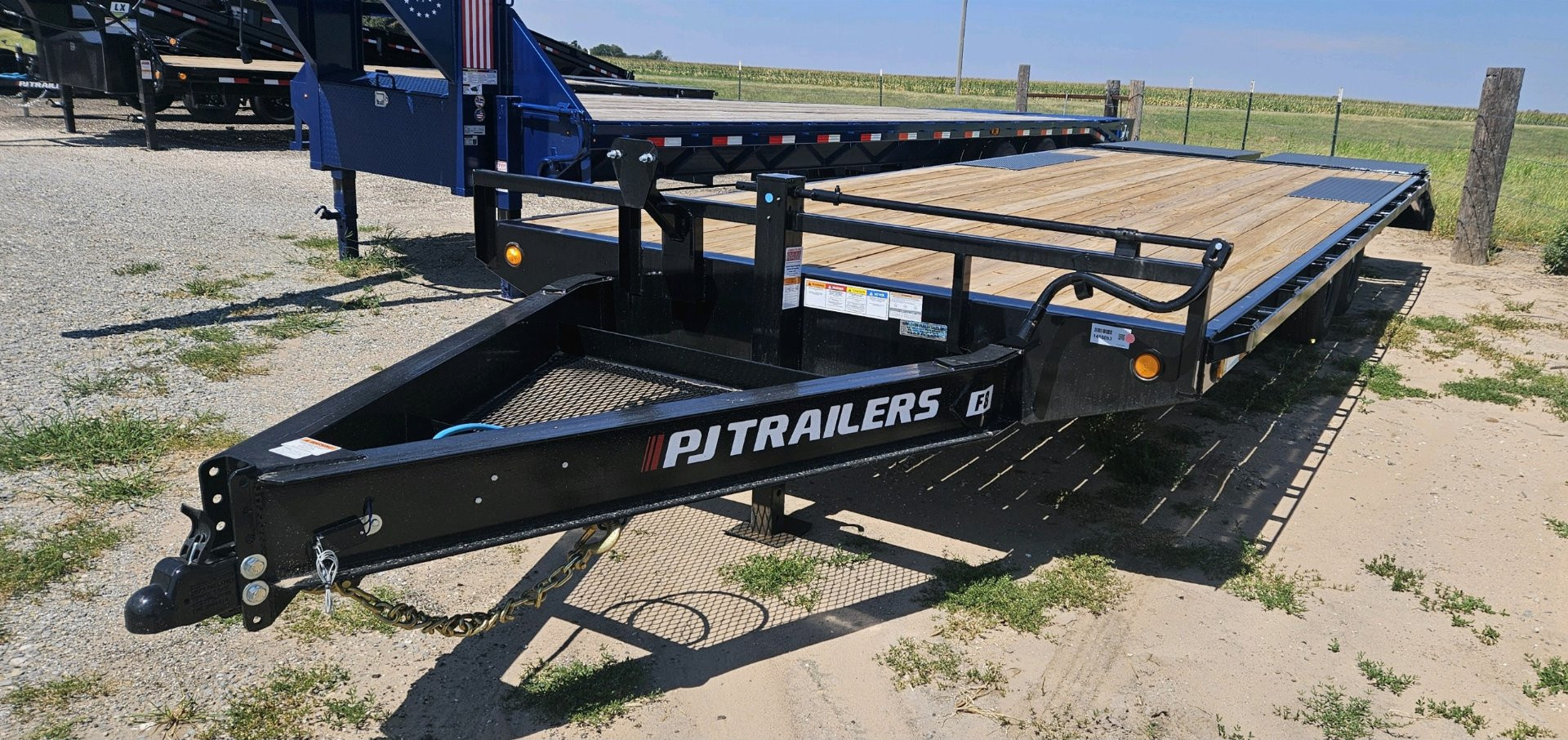 New 2025 PJ TRAILERS 8" I-Beam Deckover (F8) 102" x 24' Flatbed Trailer