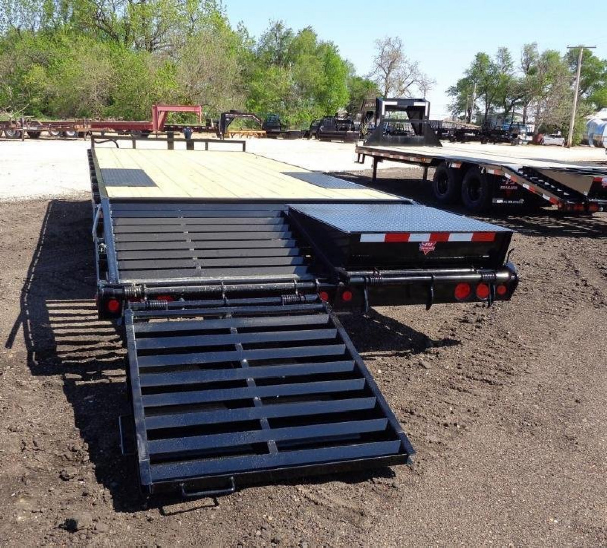 New 2025 PJ TRAILERS 8" I-Beam Deckover (F8) 102" x 24' Flatbed Trailer