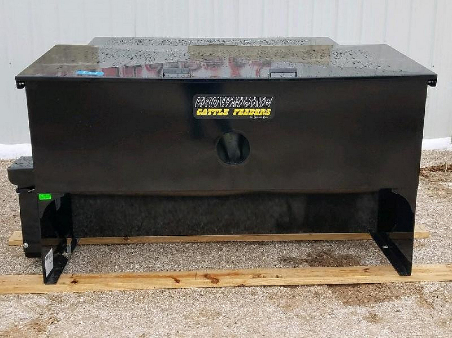 New 2025 Crownline 1500# Cake Feeder Farm / Ranch